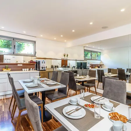 Oasis Life ベッド・アンド・ブレックファスト