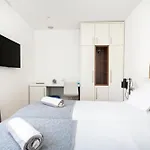 Bed & Breakfast Oasis Life Split