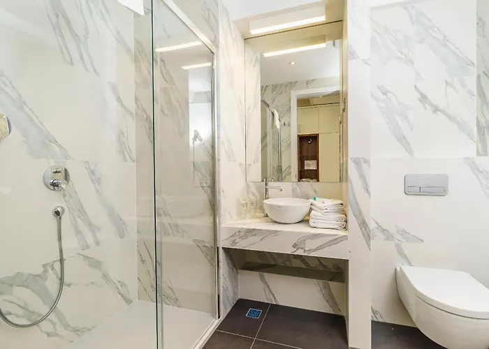 Bed & Breakfast Oasis Life Split