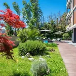 Oasis Life Oda ve Kahvaltı 4*
