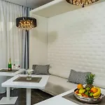 فندق مبيت وإفطار Oasis Life 4*