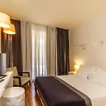 فندق مبيت وإفطار Oasis Life 4*