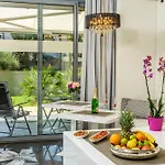 Oasis Life 4* سبليت