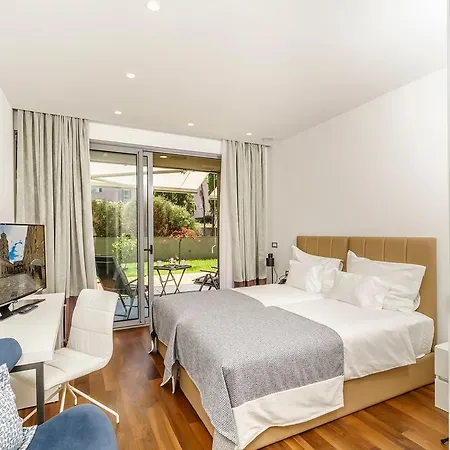 Bed & Breakfast Oasis Life Split